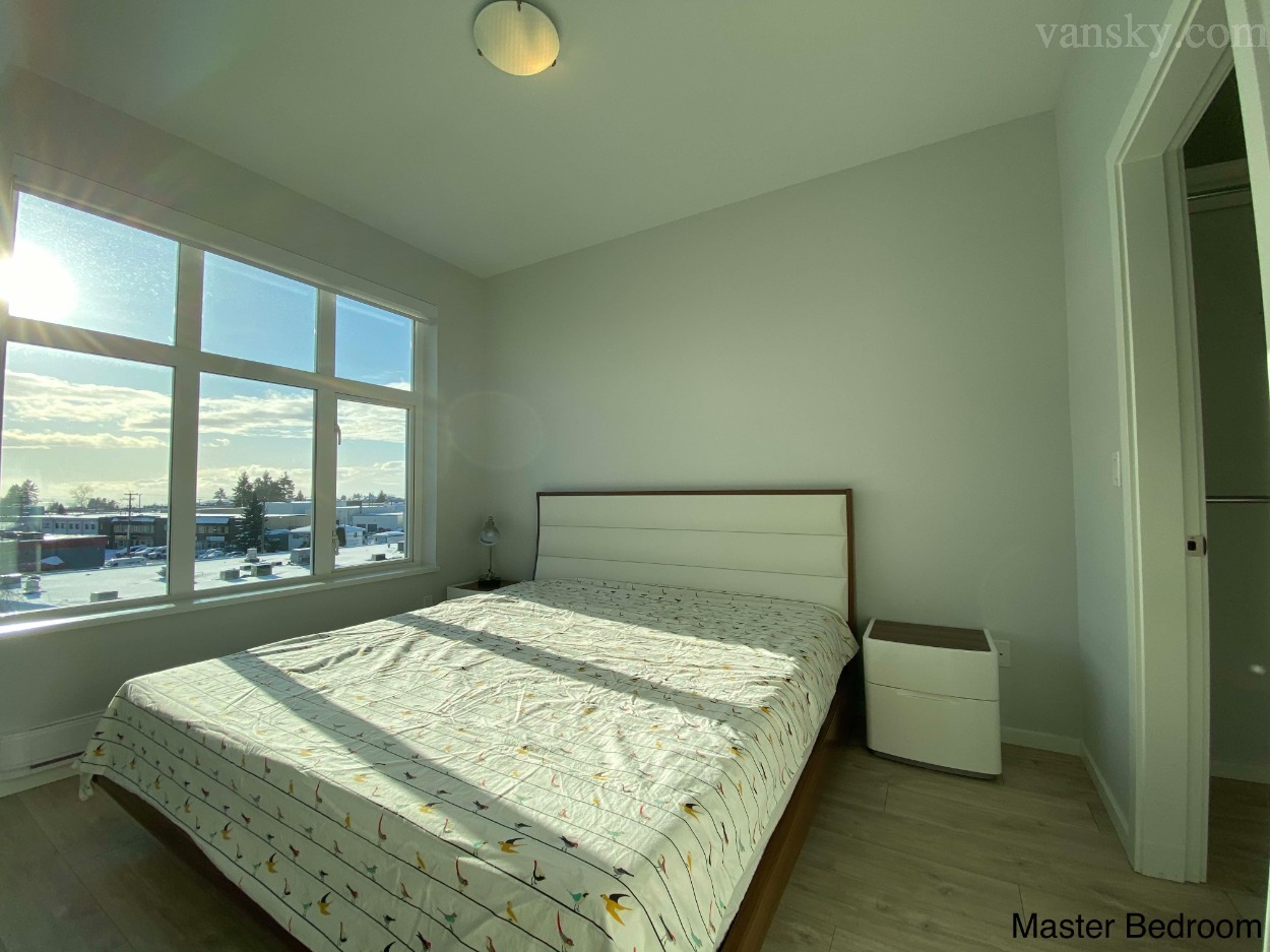 211008211227_4 M Bedroom.jpg